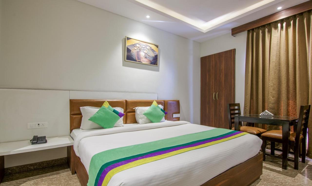 Treebo Swastika Premium Hotell Noida Exteriör bild