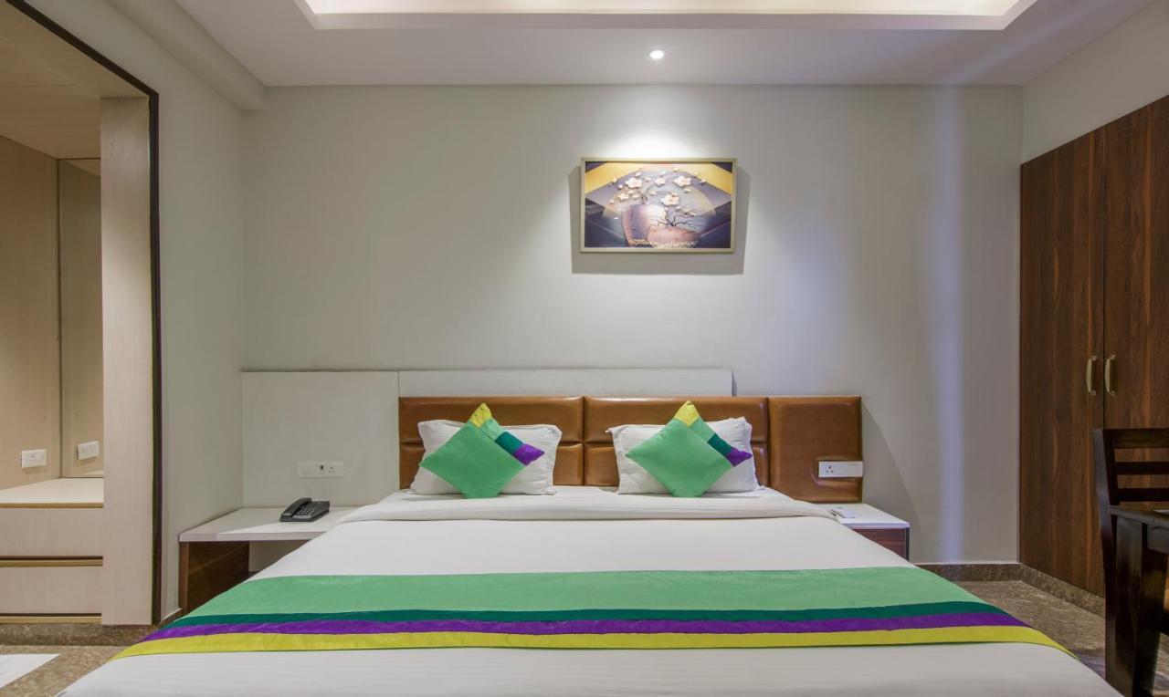 Treebo Swastika Premium Hotell Noida Exteriör bild