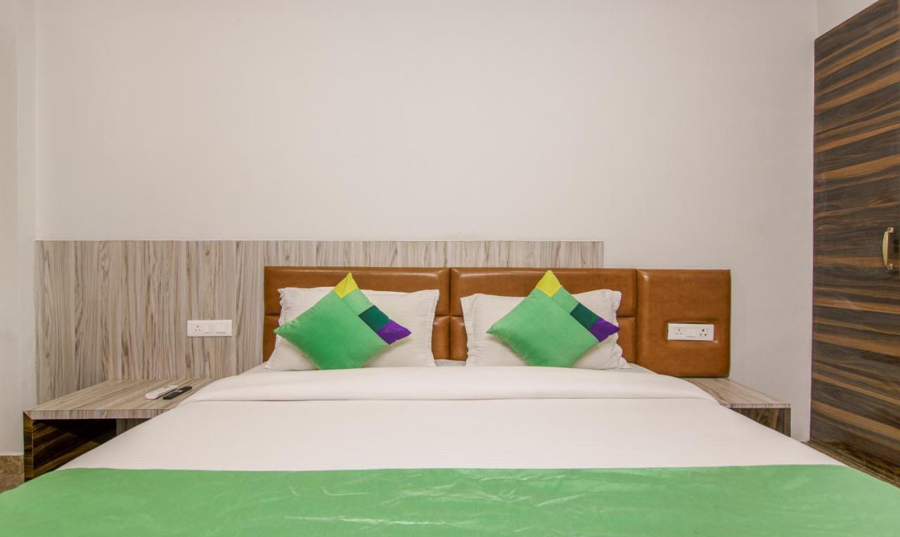 Treebo Swastika Premium Hotell Noida Exteriör bild