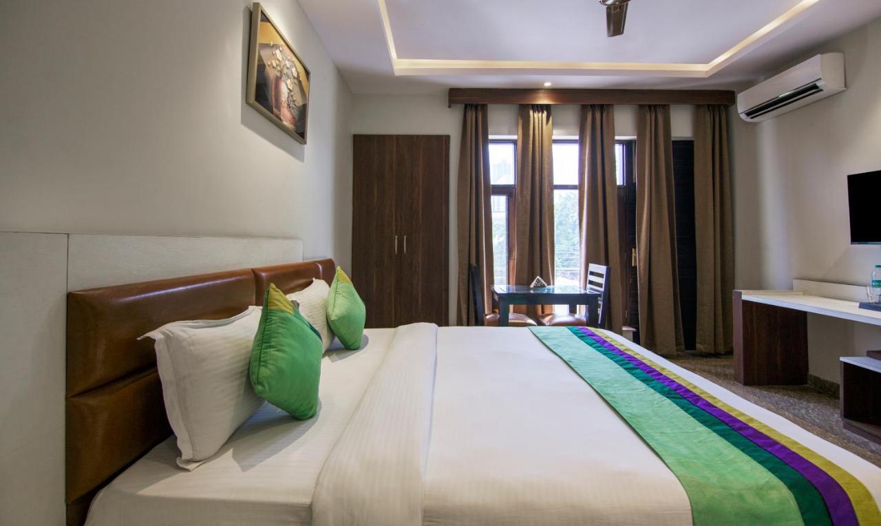 Treebo Swastika Premium Hotell Noida Exteriör bild