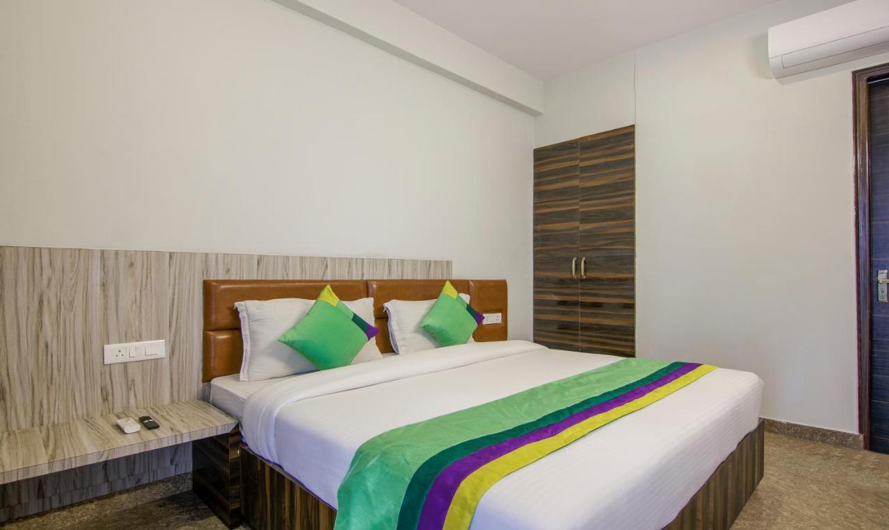 Treebo Swastika Premium Hotell Noida Exteriör bild