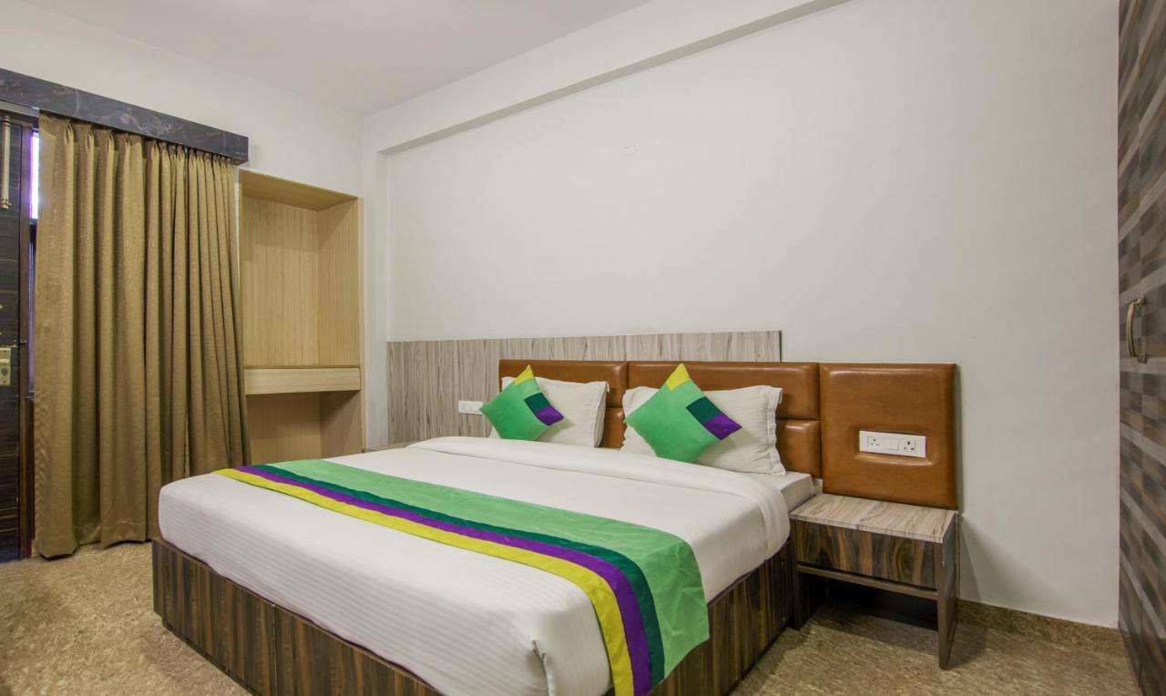 Treebo Swastika Premium Hotell Noida Exteriör bild