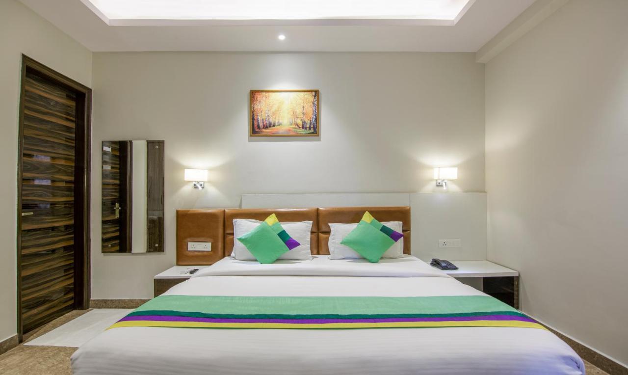Treebo Swastika Premium Hotell Noida Exteriör bild