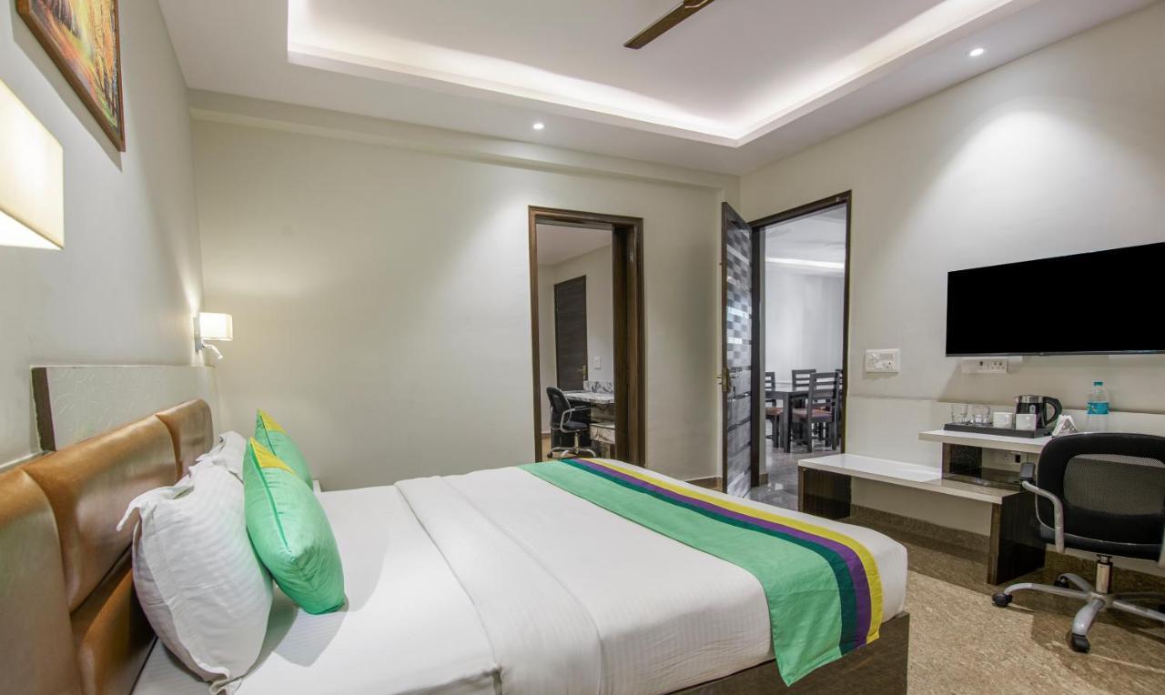 Treebo Swastika Premium Hotell Noida Exteriör bild